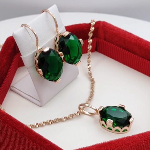 Komplet biżuterii retro z zielonymi kamieniami naszyjnik + kolczyki
