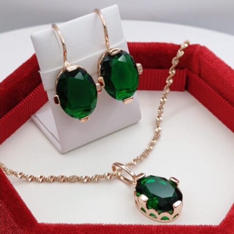 Komplet biżuterii retro z zielonymi kamieniami naszyjnik + kolczyki