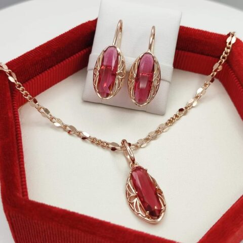 Komplet biżuterii pozłacanej retro naszyjnik + kolczyki z różowymi kamieniami